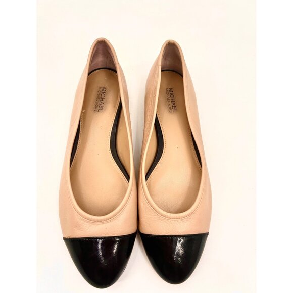 MICHAEL MICHAEL KORS BEIGE & BLACK BALLET FLATS W/ GOLD CHAIN ACCENT - 6M - Picture 8 of 10